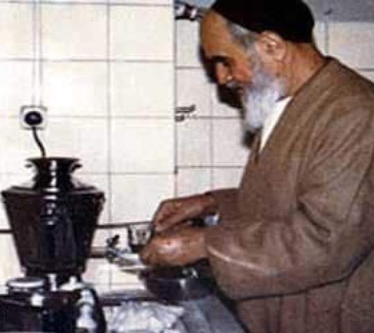 ايران بين قرنين، في موقع الدفاع عن العالم